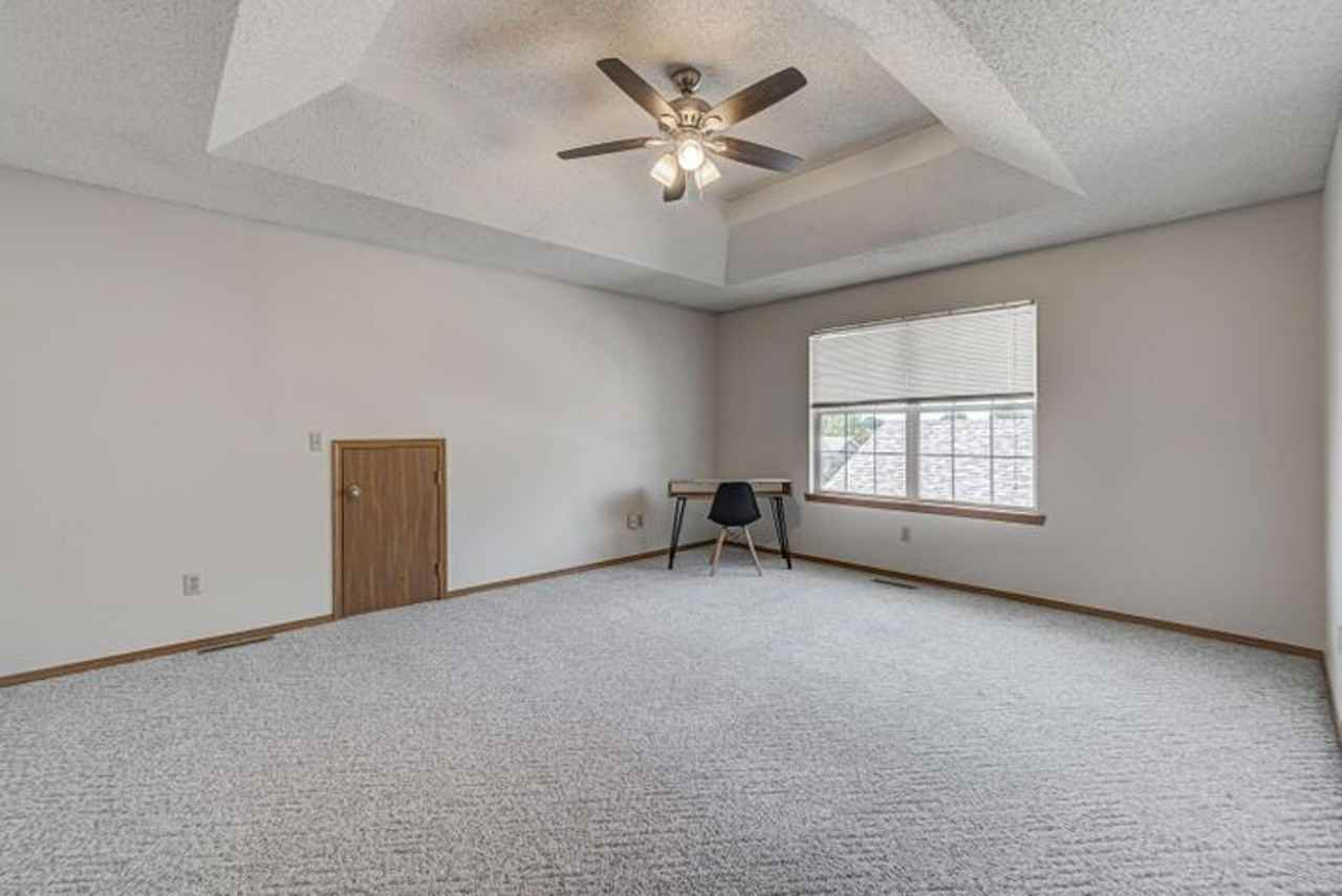 3003 W Knob Hill St - Photo 4 of 16