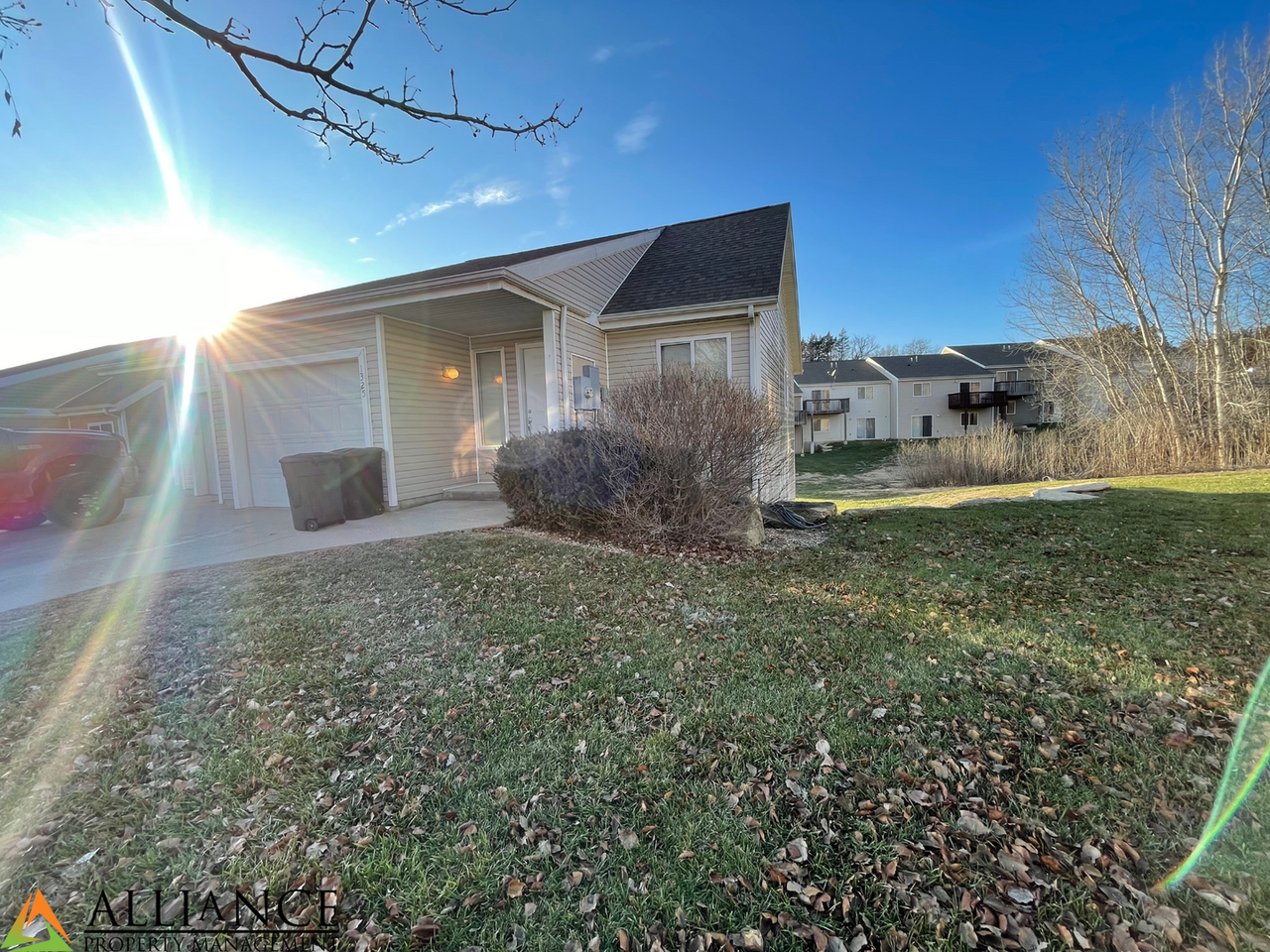 1325 Newfoundland Dr - Photo 4 of 37