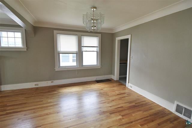 2507 Jefferson St - Photo 4 of 19