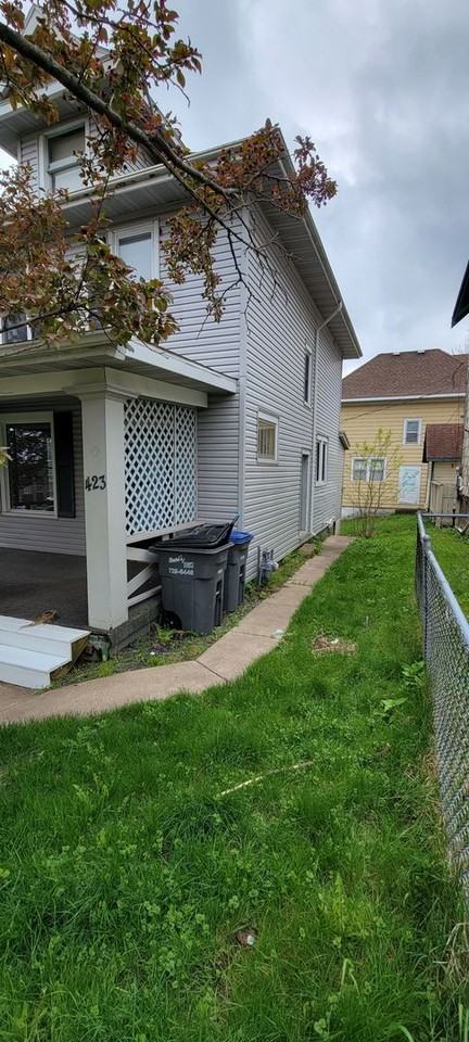 423 N 13th Ave E - Photo 3 of 40