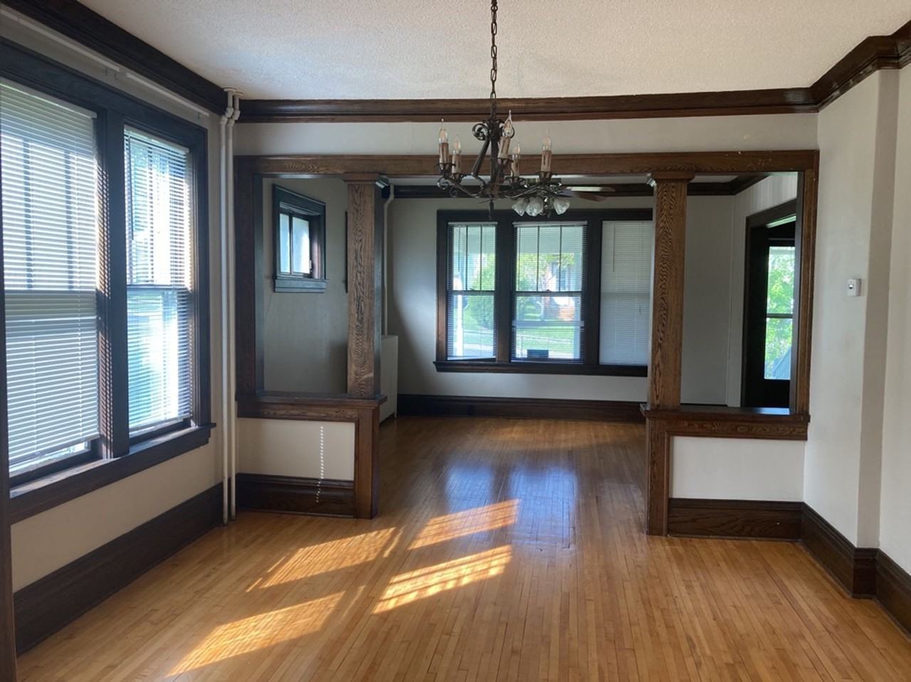 917 N 11th Ave E - Photo 3 of 21