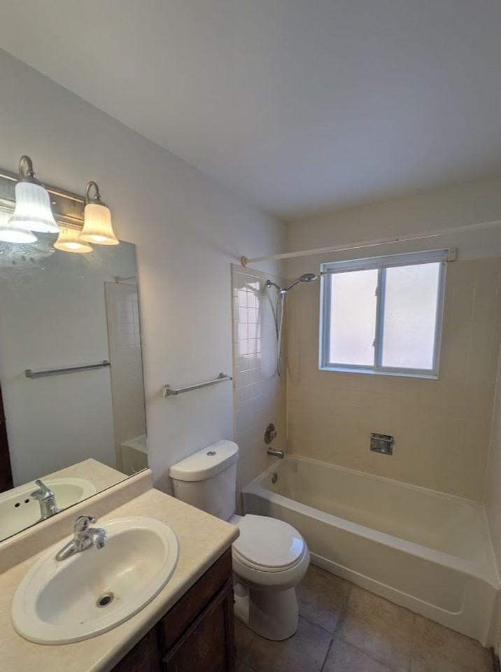 6470 Lonsdale Dr - Photo 4 of 9