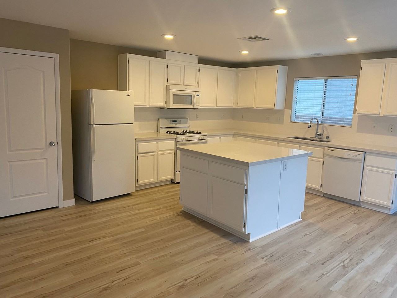 3408 Conterra Park Ave - Photo 3 of 23