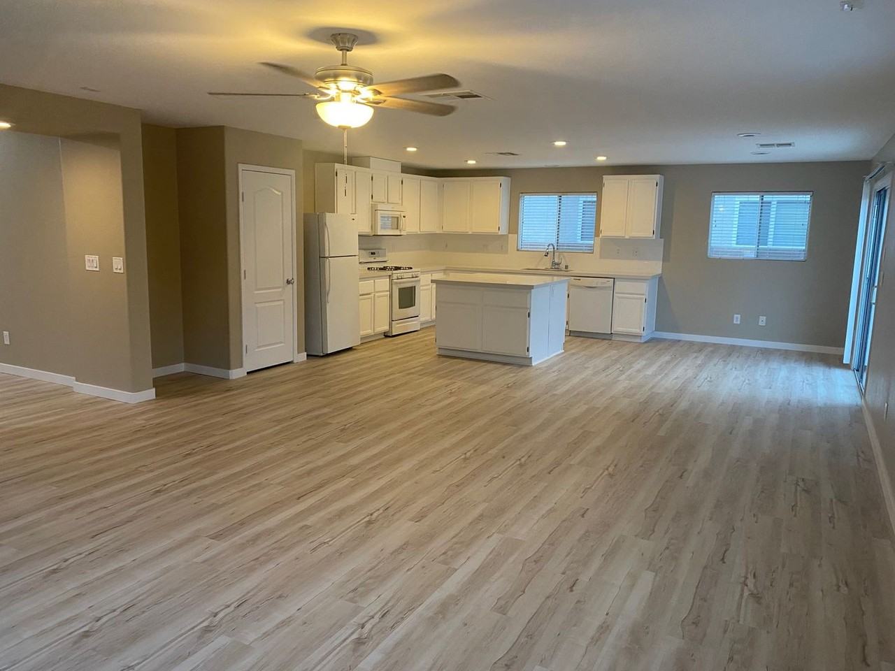 3408 Conterra Park Ave - Photo 5 of 23