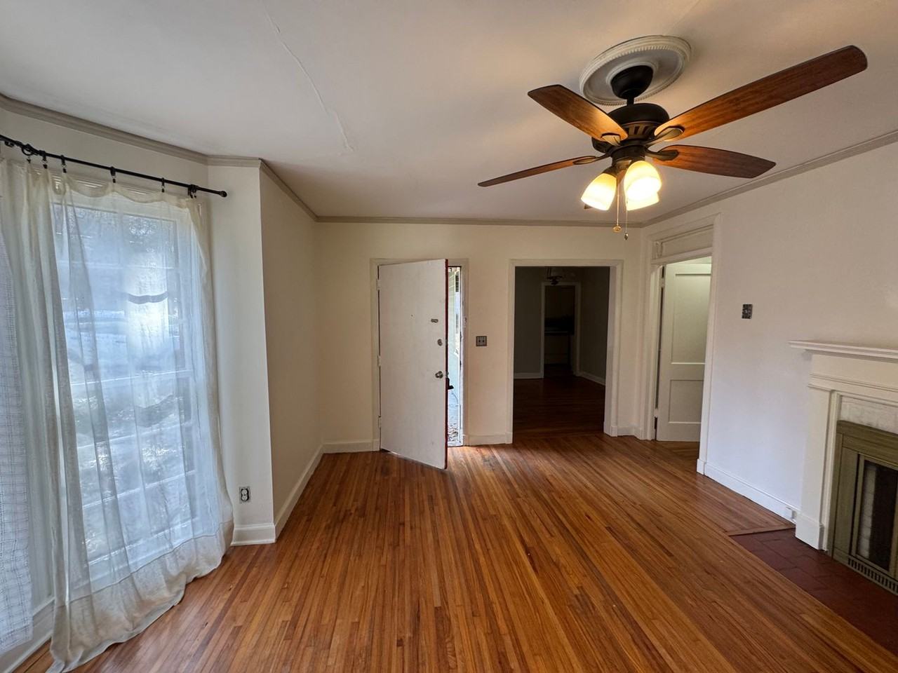 2530 Girard St - Photo 4 of 19