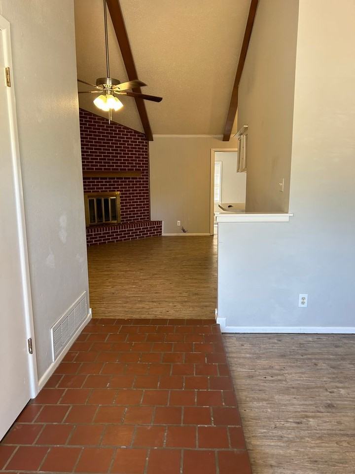 5423 45th St - Photo 2 of 7