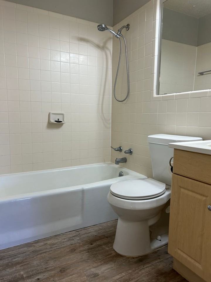 5423 45th St - Photo 6 of 7