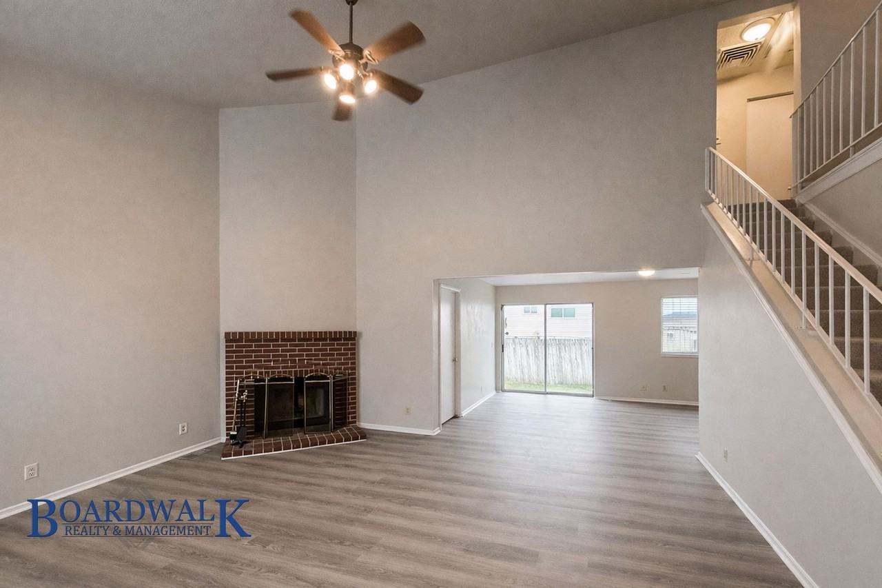 318 E Park Creeke Ln - Photo 6 of 29