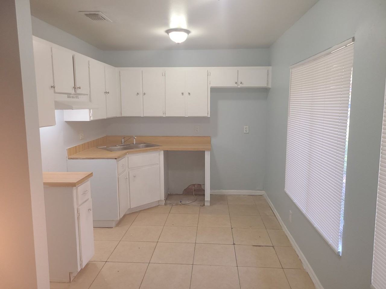 44 S Calhoun Ave Apt B - Photo 3 of 8