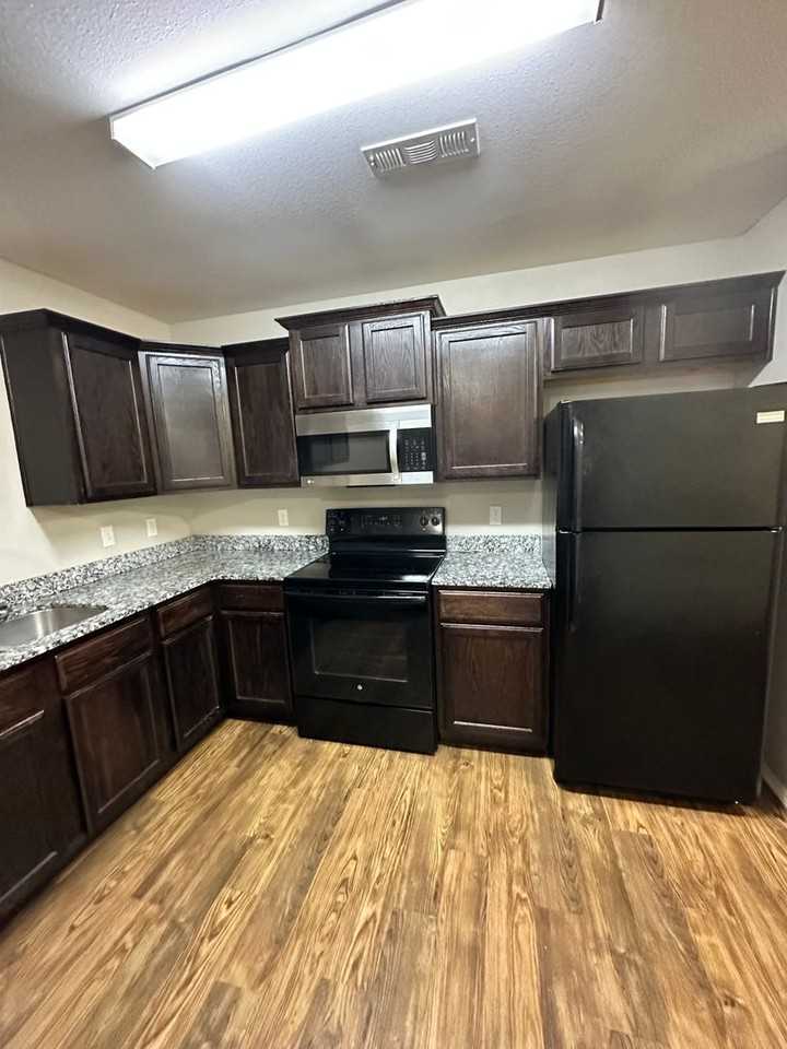 2900 Sw Amberwood Ave - Photo 2 of 22