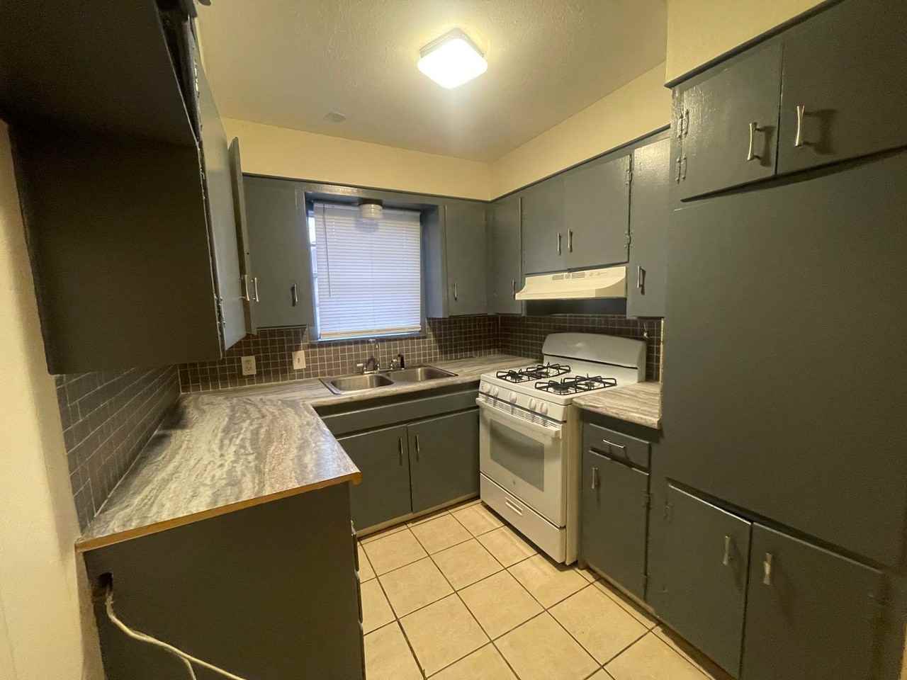 530 Lynbrook Blvd - Photo 6 of 17