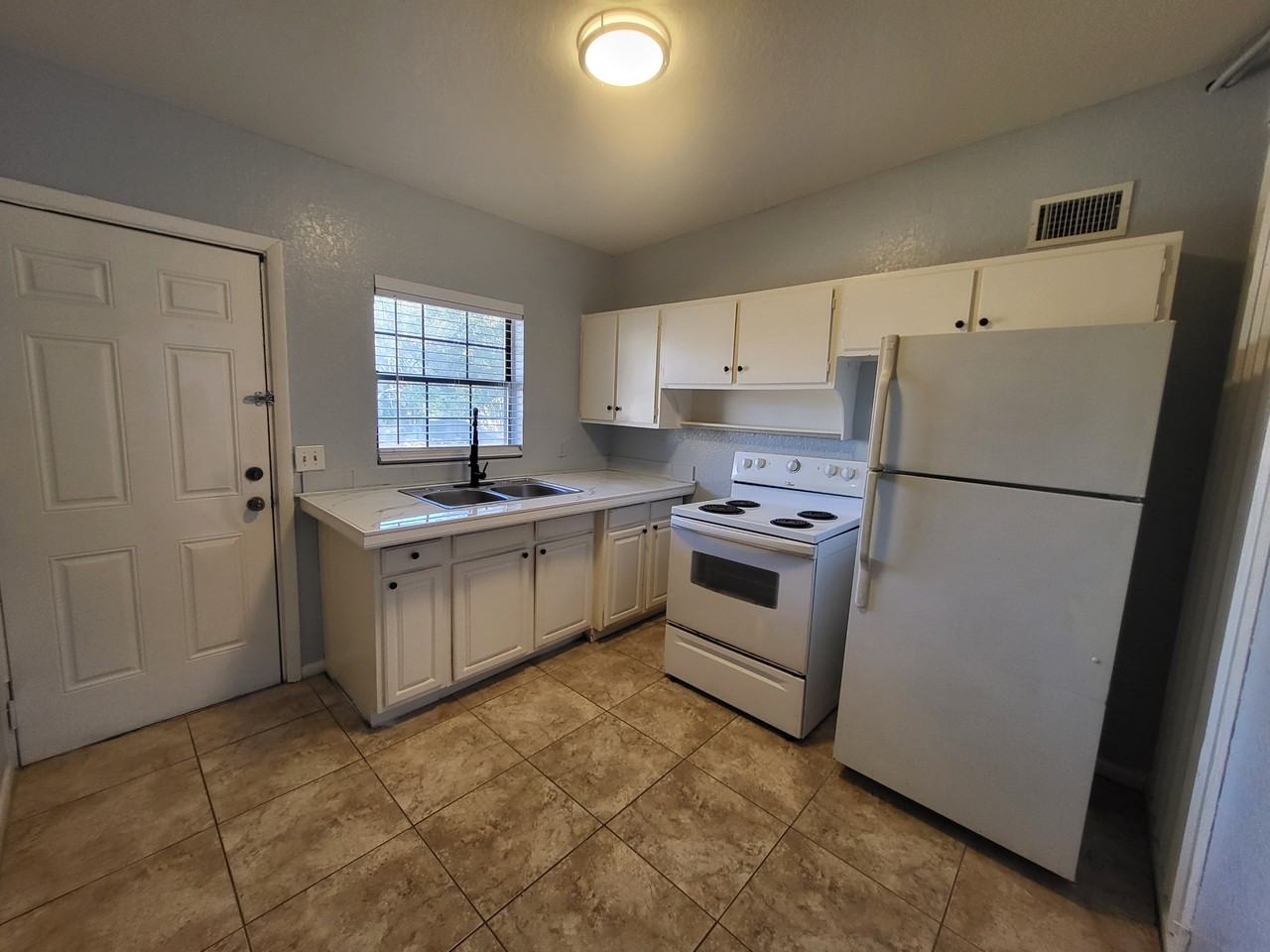 2648 Dellwood Ave #4 - Photo 5 of 9