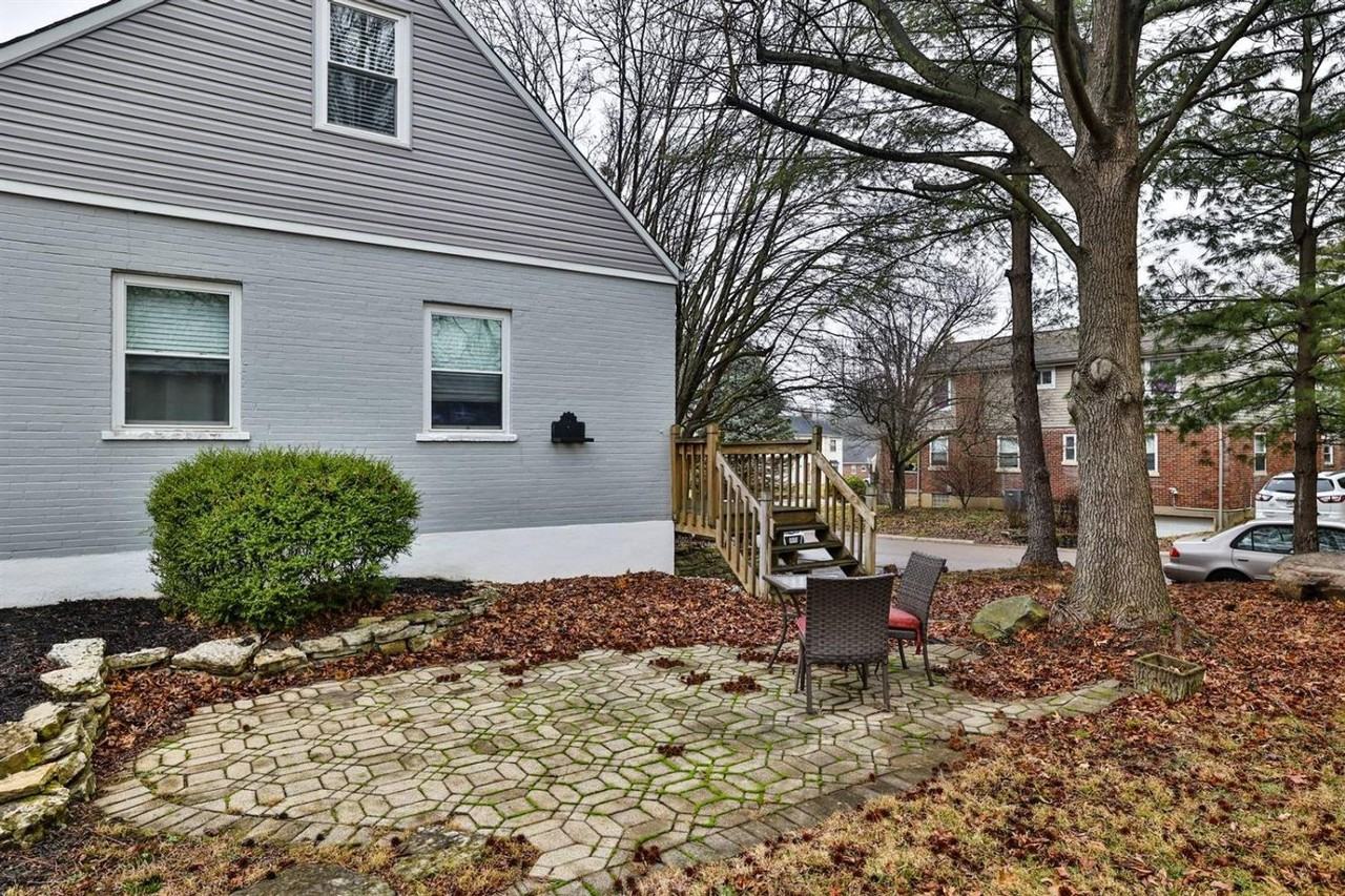 1156 Covedale Ave - Photo 5 of 44