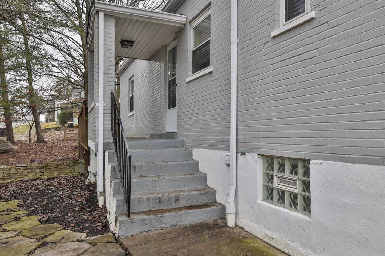 1156 Covedale Ave - Photo 7 of 44