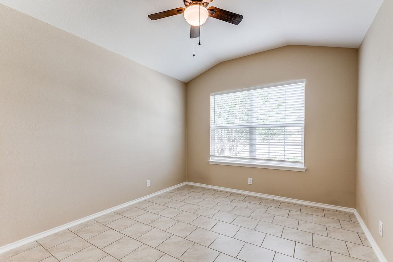 8402 Hudson Holw - Photo 4 of 25