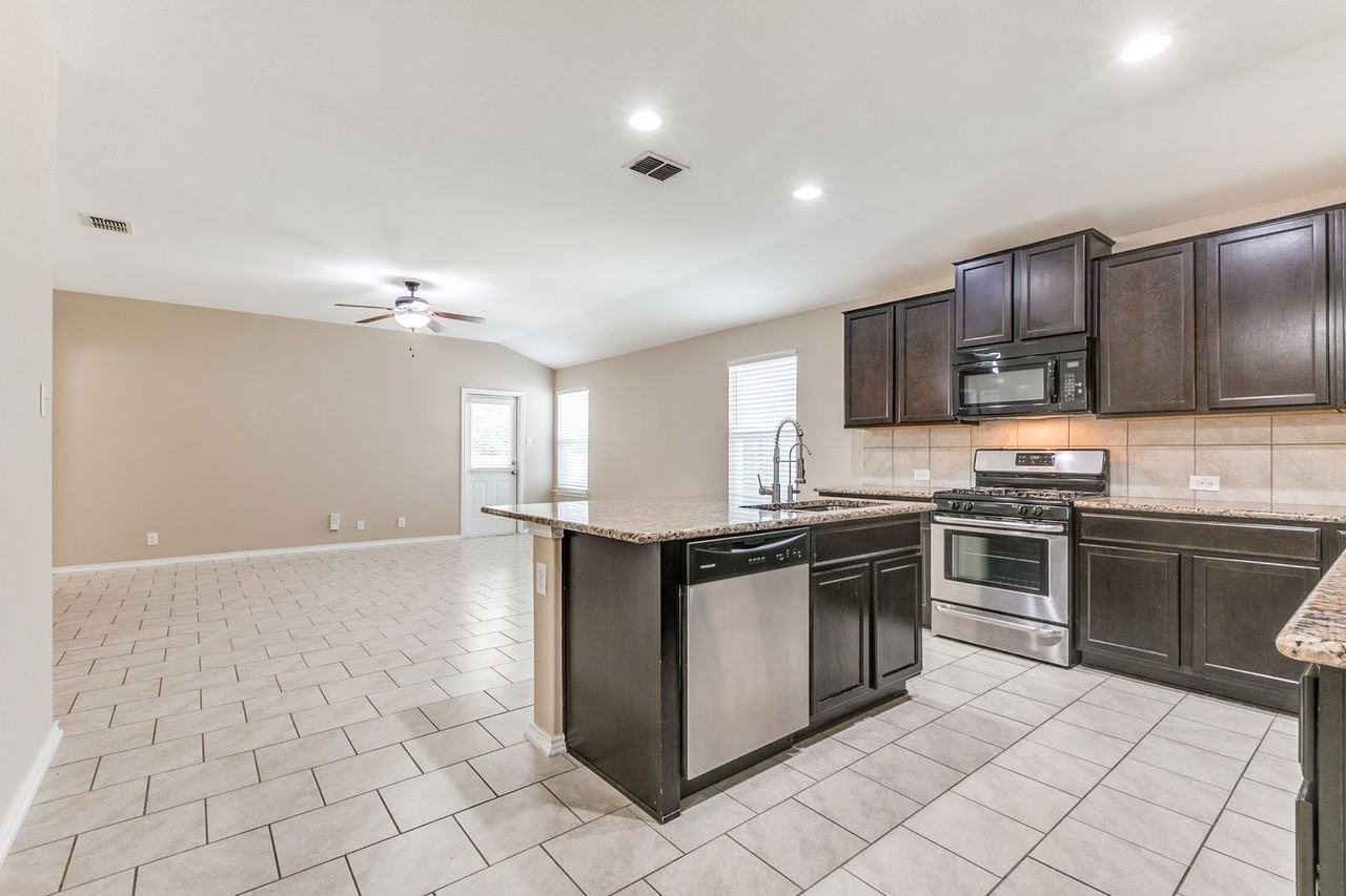 8402 Hudson Holw - Photo 6 of 25