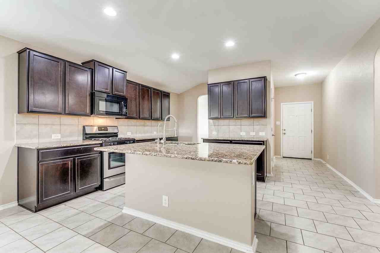 8402 Hudson Holw - Photo 7 of 25