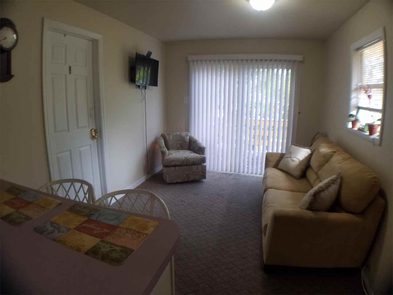 549 San Bernardino StUpstairs RM - Photo 4 of 11