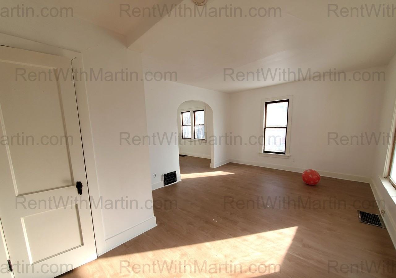 824 Logan Ave - Photo 3 of 20