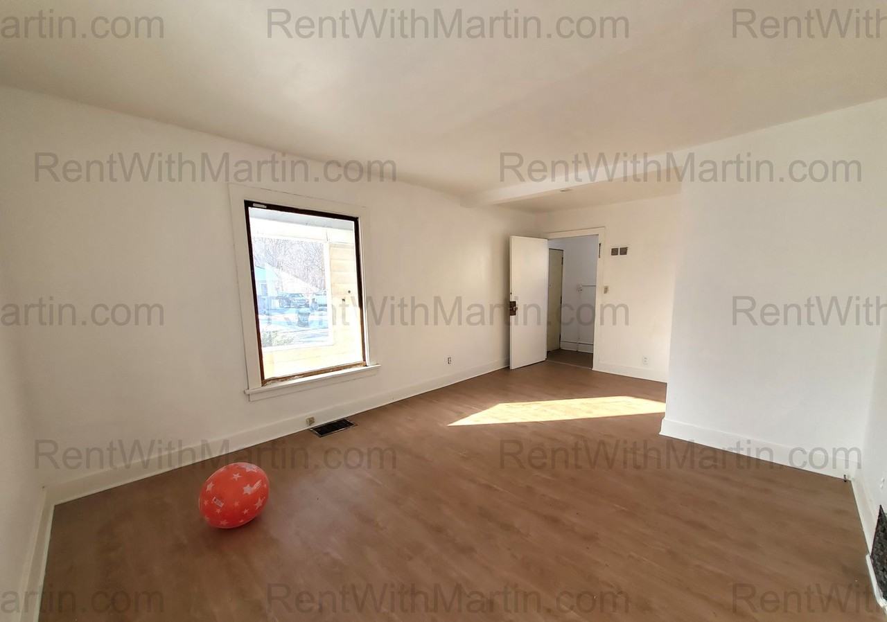 824 Logan Ave - Photo 5 of 20