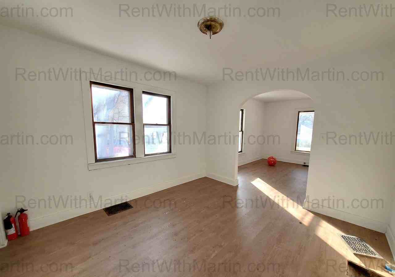 824 Logan Ave - Photo 6 of 20