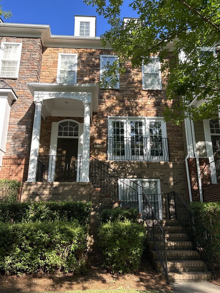 1070 Drayton Ct #NA - Photo 3 of 40