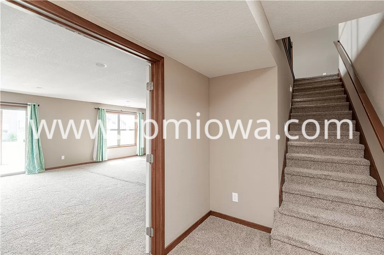 1127 90th St - Photo 2 of 33