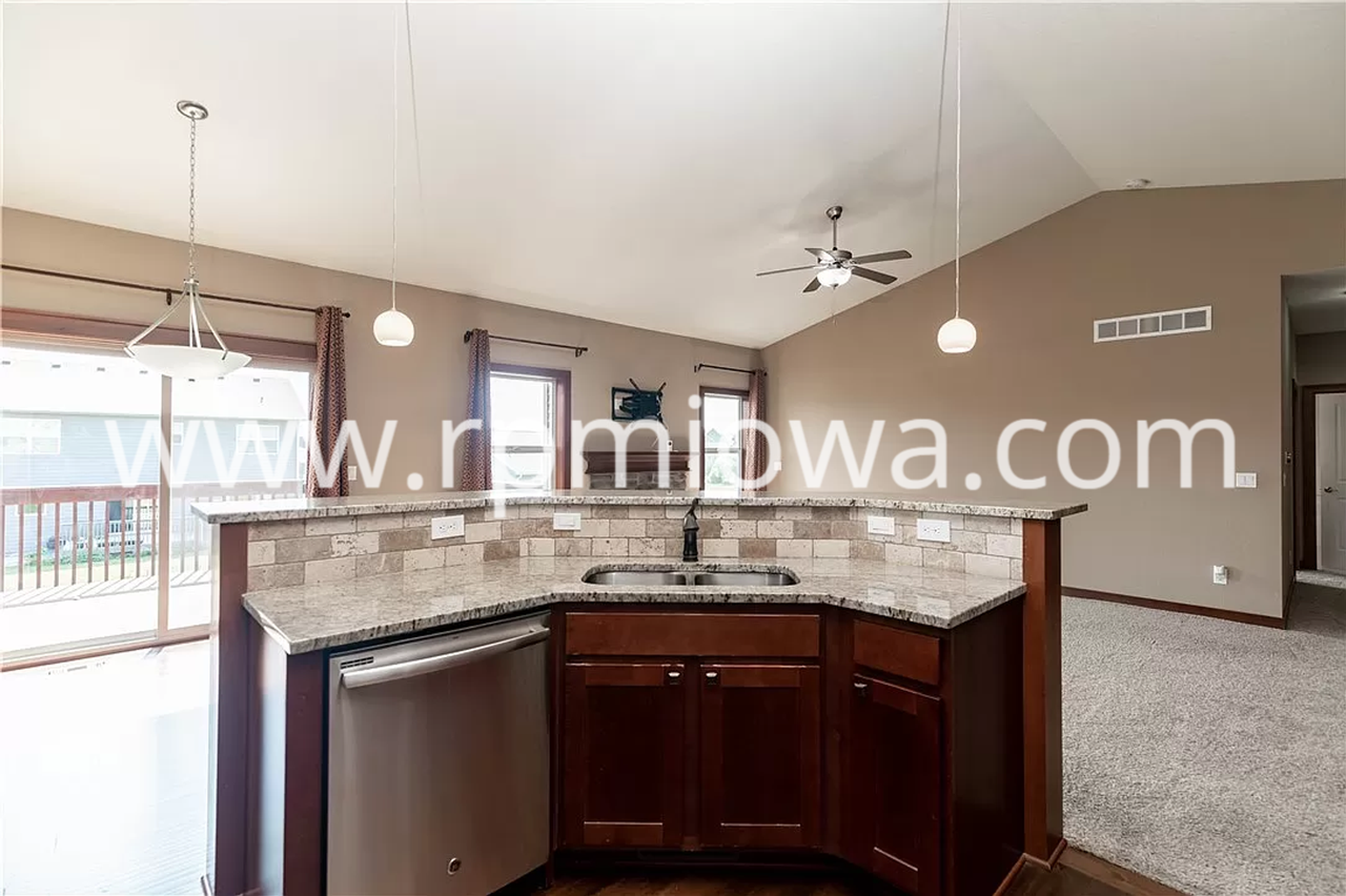 1127 90th St - Photo 6 of 33