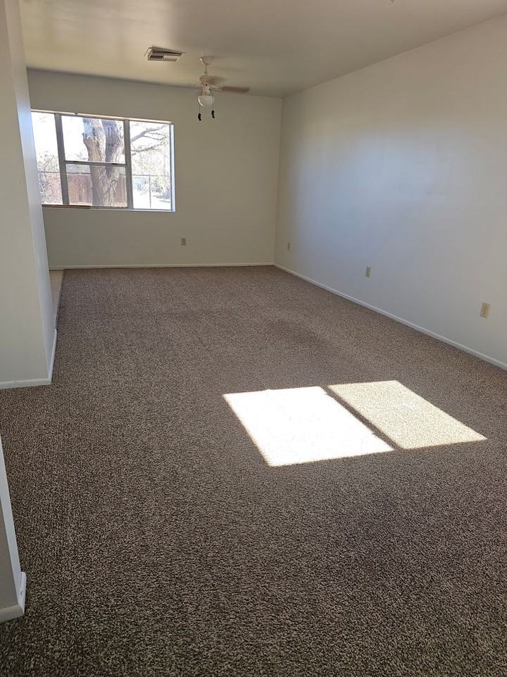 216 E Yuma St - Photo 2 of 10