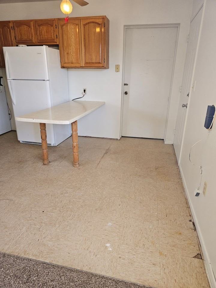 216 E Yuma St - Photo 3 of 10