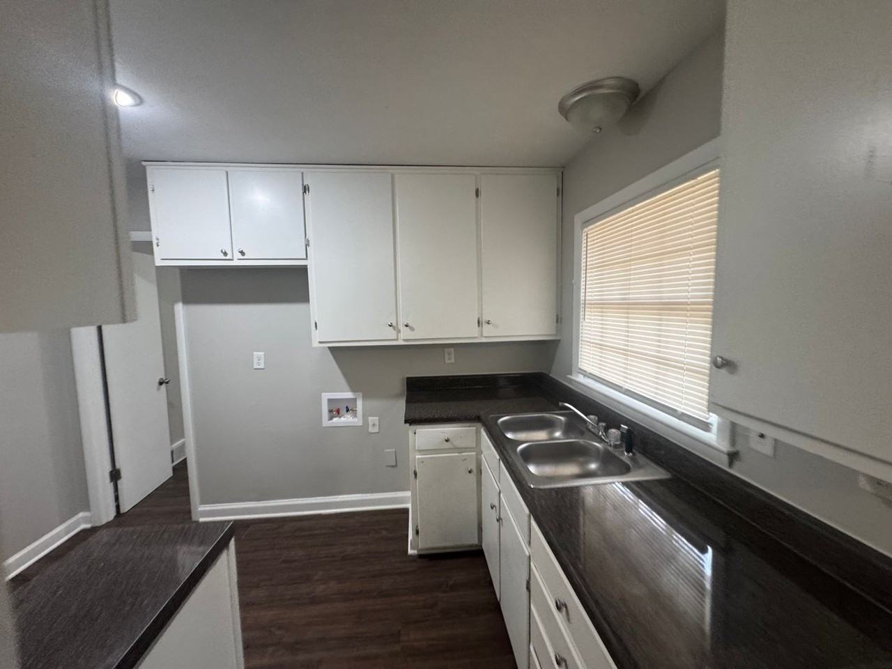 1727 Goodhaven Dr - Photo 3 of 8