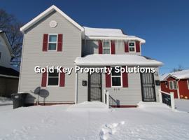 featured image of 816 W 11th St