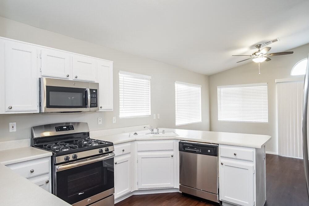 7032 Village Shore Ct - Photo 6 of 15