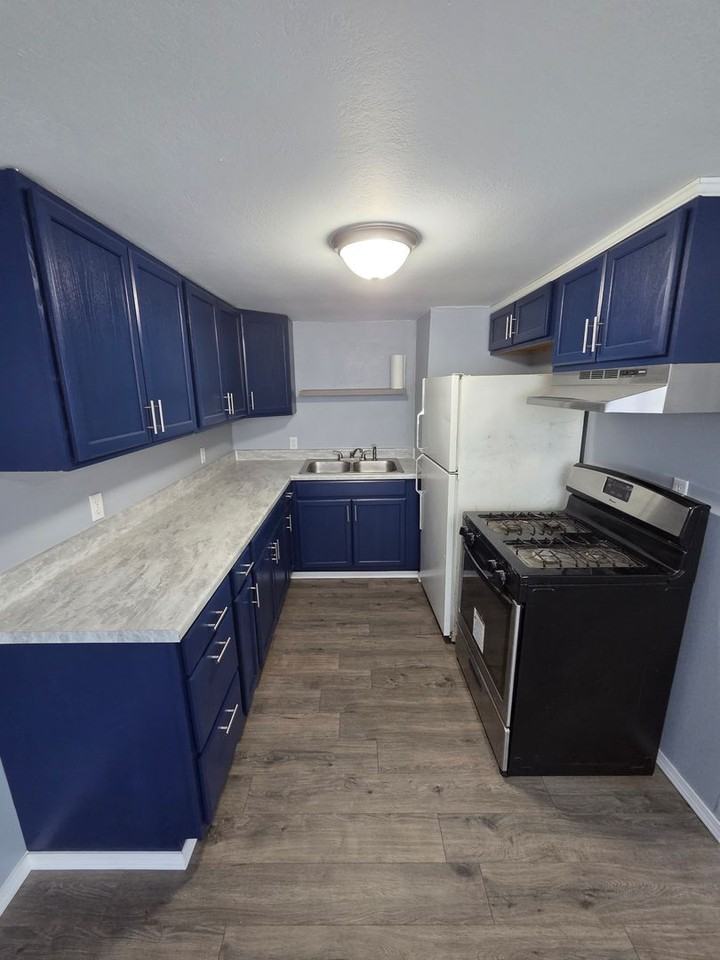 220 E J St - Photo 2 of 7