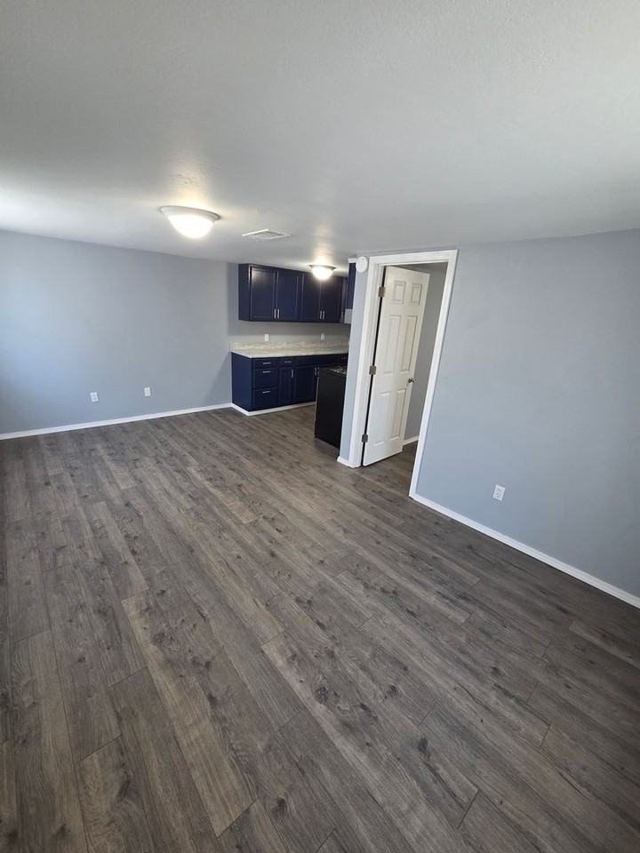 220 E J St - Photo 5 of 7