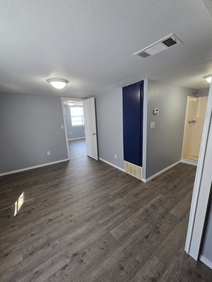 220 E J St - Photo 6 of 7