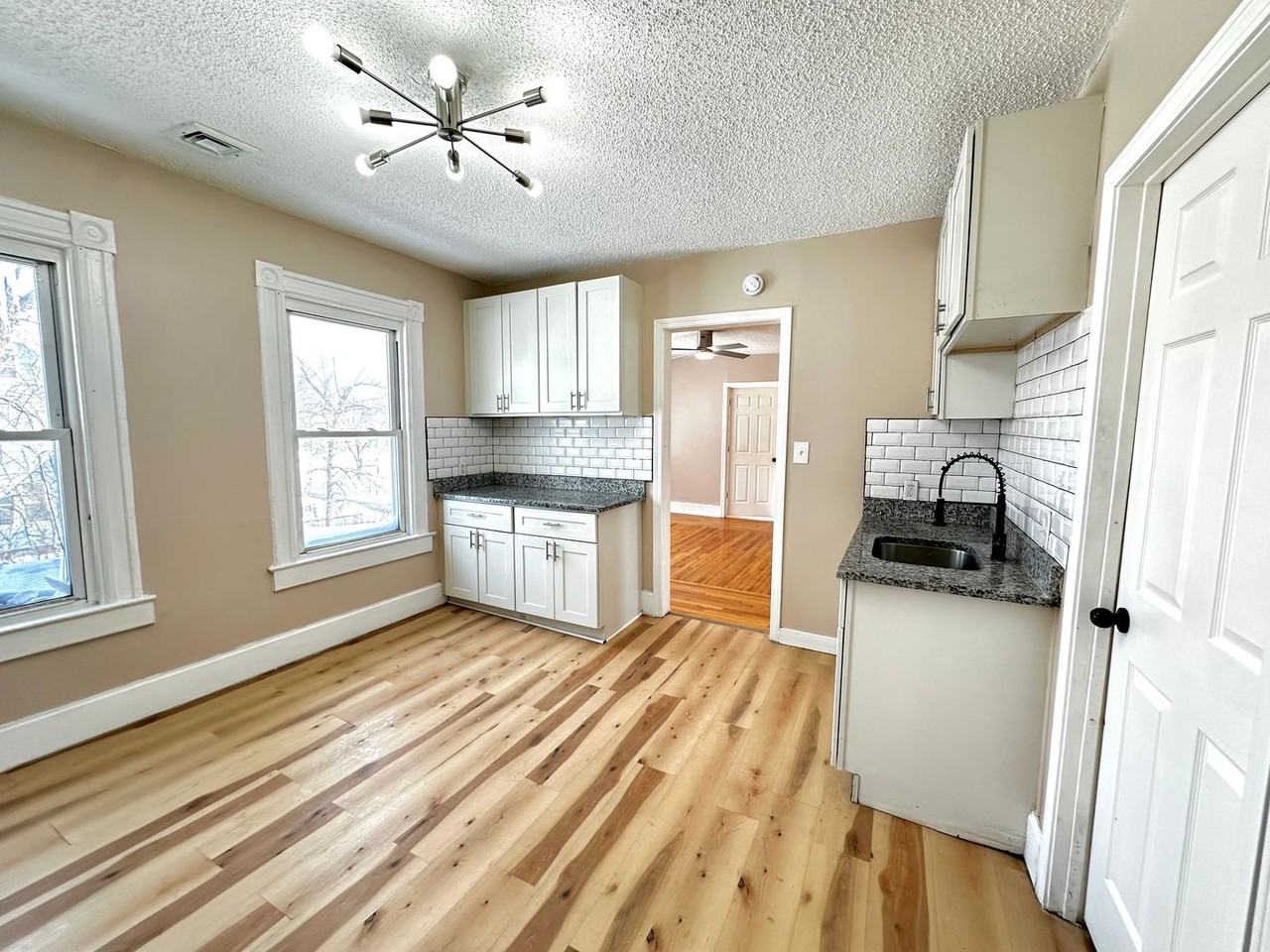 184 King St - Photo 2 of 20