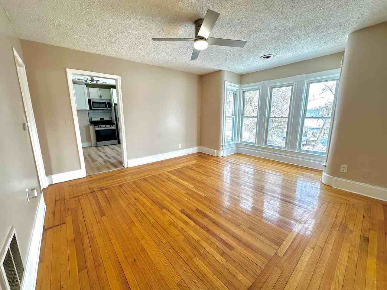 184 King St - Photo 5 of 20