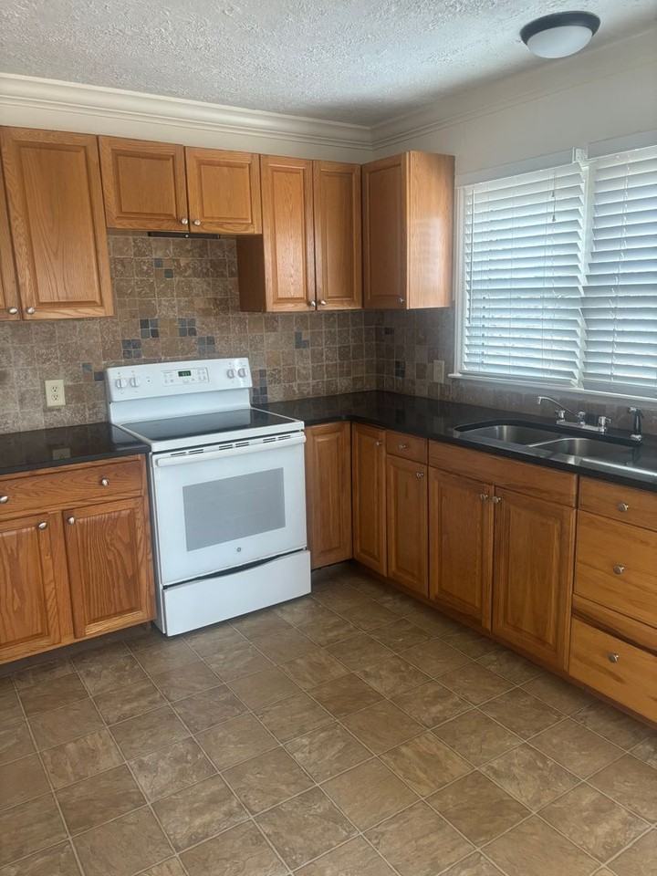 20 John Dodd Rd - Photo 4 of 9