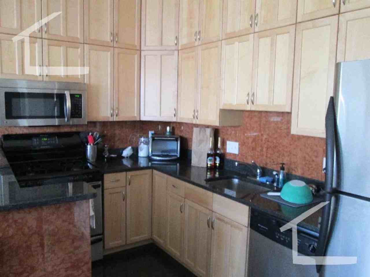 1616 Beacon St - Photo 2 of 10