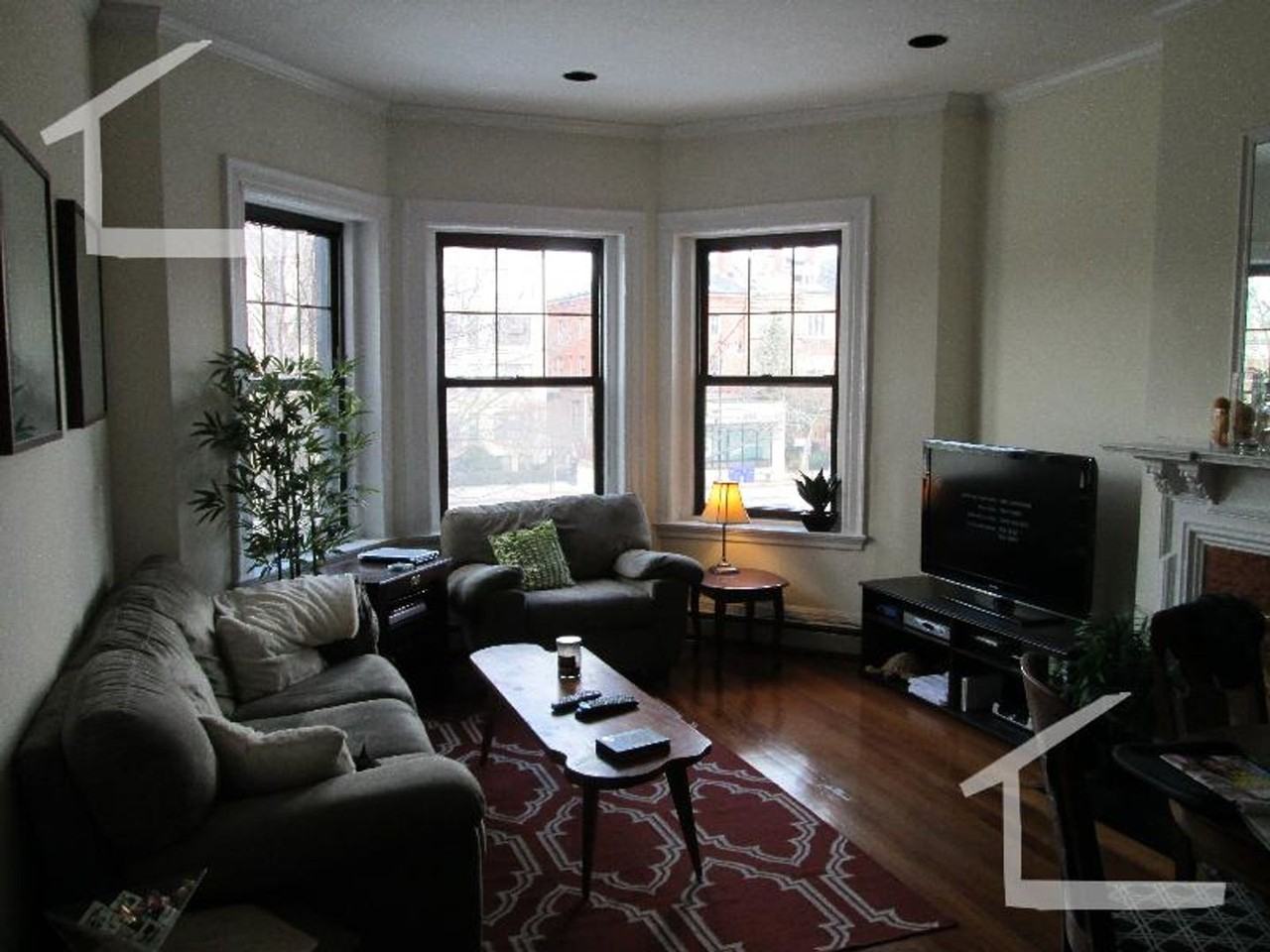 1616 Beacon St - Photo 5 of 10