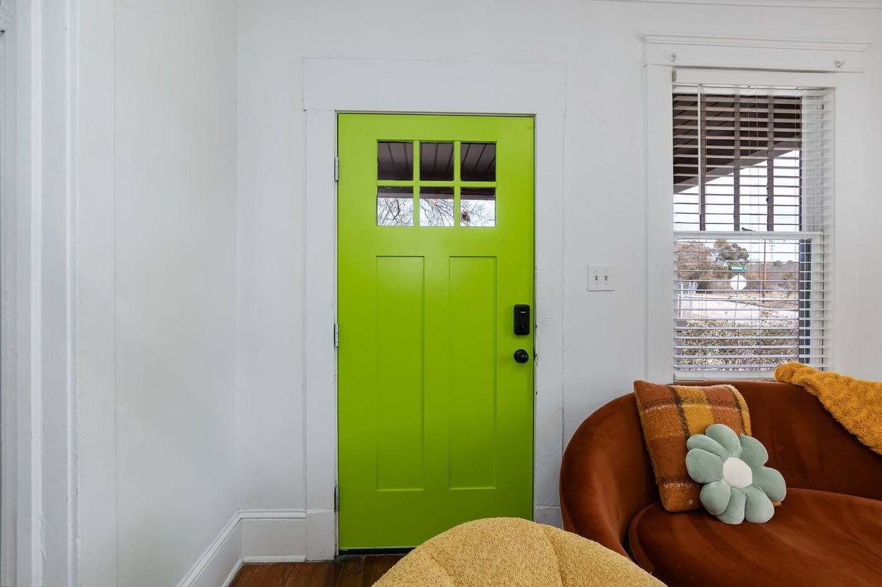 514 E Umstead St - Photo 2 of 20