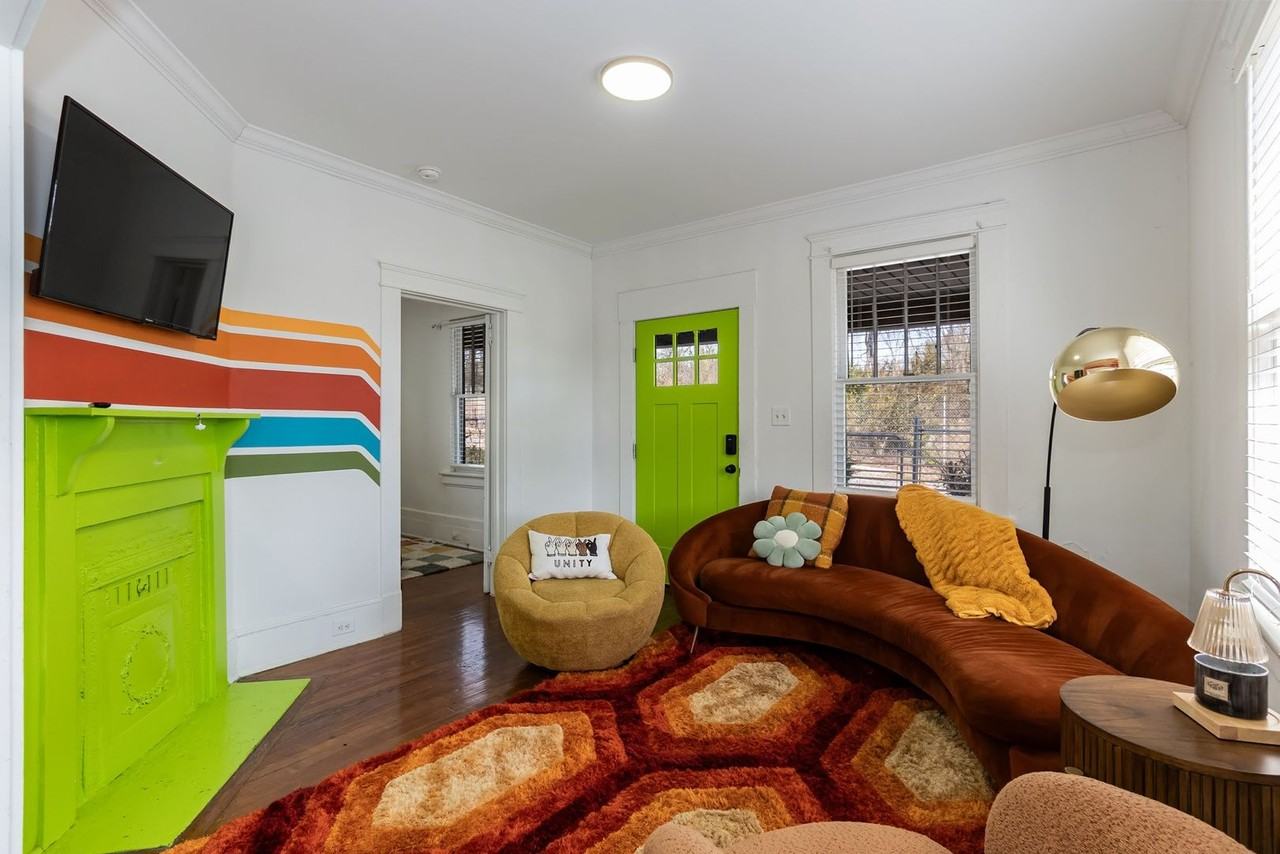 514 E Umstead St - Photo 4 of 20