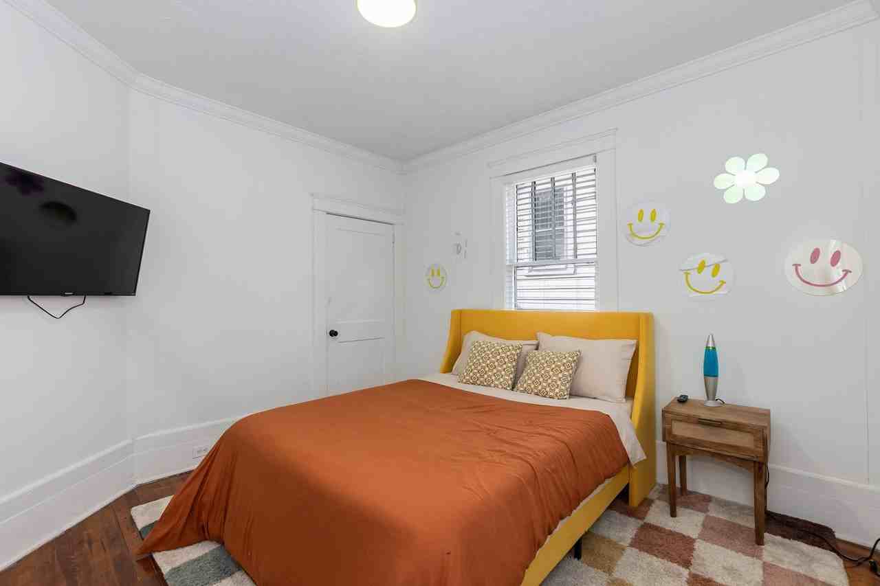 514 E Umstead St - Photo 5 of 20