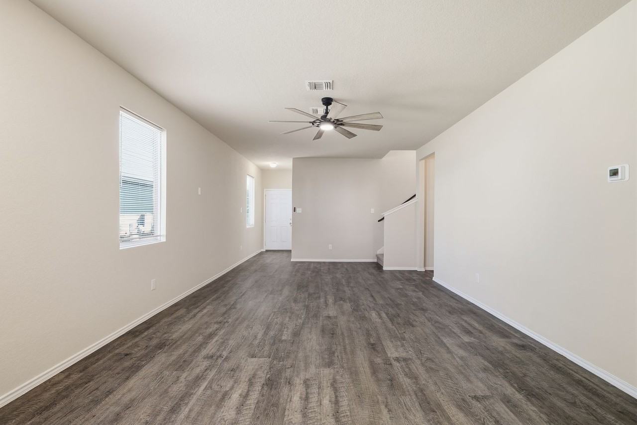10233 Melissa Ranch Blvd - Photo 3 of 35