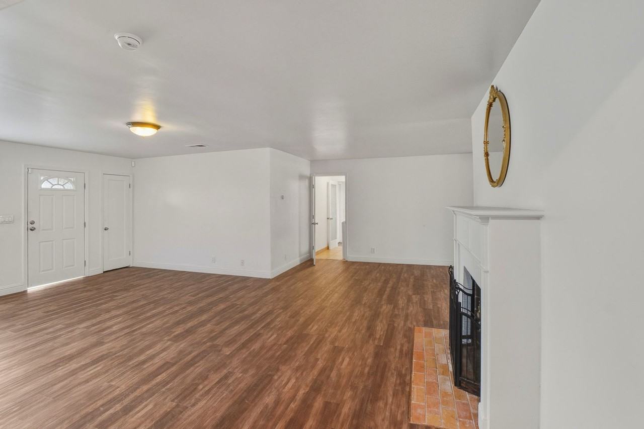 2148 Irvin Way - Photo 4 of 25