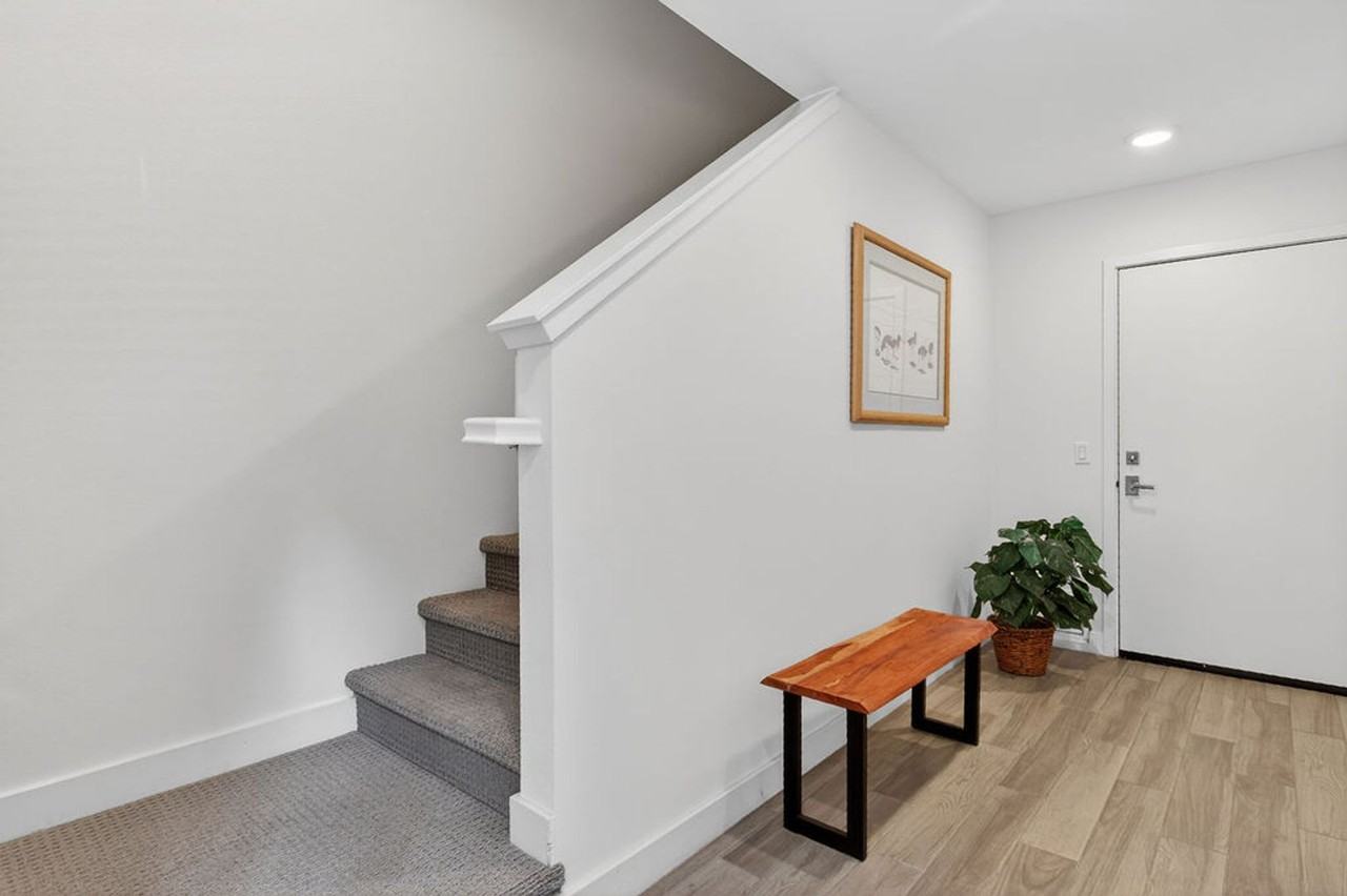 985 Doheny Way - Photo 3 of 23