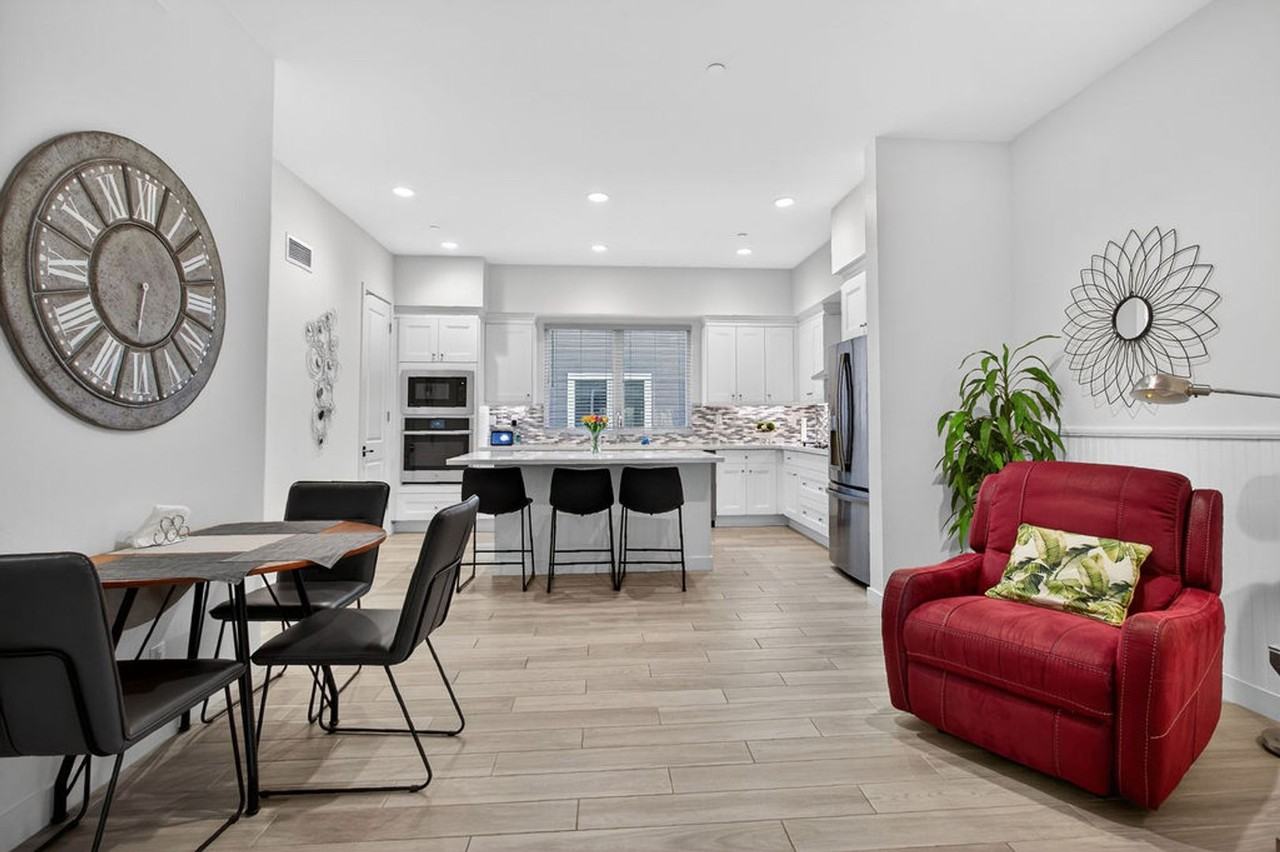 985 Doheny Way - Photo 7 of 23