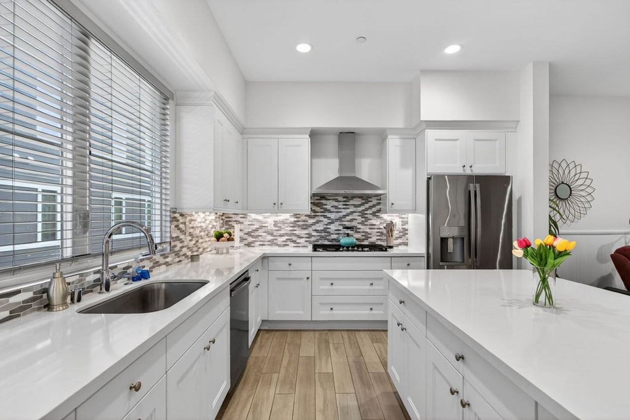 985 Doheny Way - Photo 5 of 25