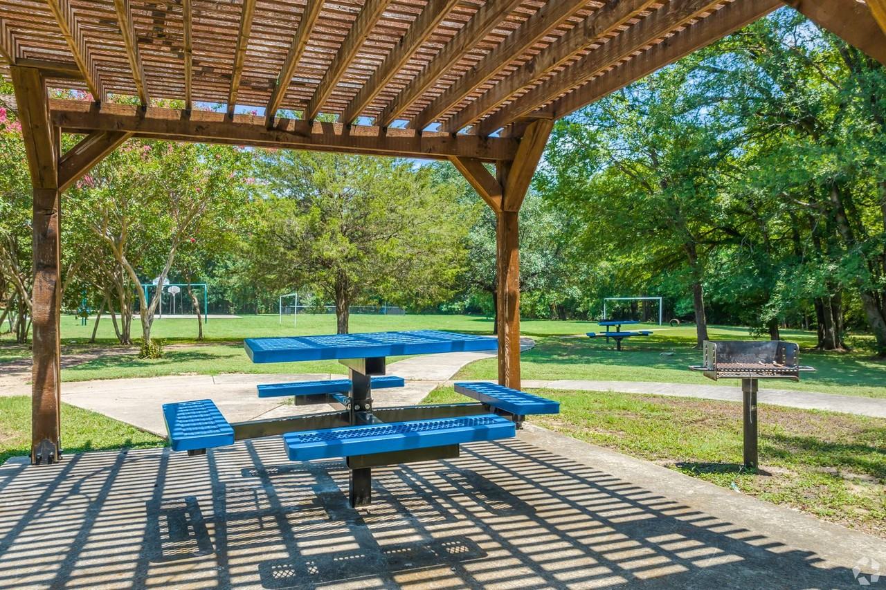 Affordable Luxury Living - Photo 4 of 50